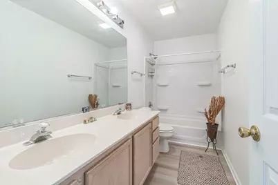 [Address not provided], Lindenhurst, IL 60046 - Photo 16