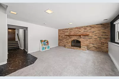 1919 N Pinetree Drive, Arlington Heights, IL 60004 - Photo 12