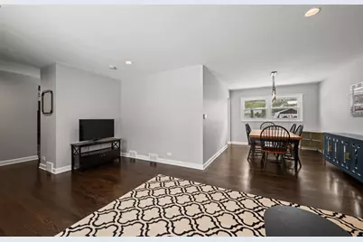 1919 N Pinetree Drive, Arlington Heights, IL 60004 - Photo 8