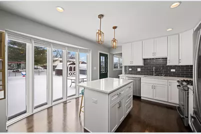 1919 N Pinetree Drive, Arlington Heights, IL 60004 - Photo 4