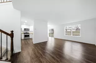 7109 Hidden Green Cir, Fox Lake, IL 60020 - Photo 2