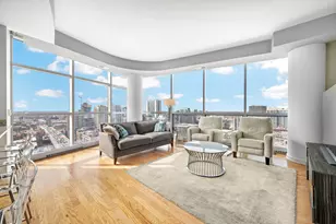 303 W Ohio St, Chicago, IL 60654 - Photo 2