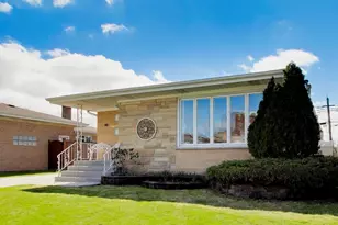 8547 W St Joseph Ave, Chicago, IL 60656 - Photo 2