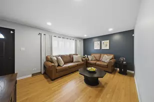 8210 Linder Ave, Burbank, IL 60459 - Photo 4