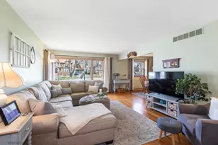 330 S Oak St, Palatine, IL 60067 - Photo 2