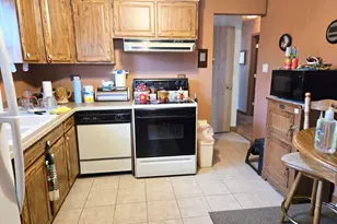 8811 W 92nd St, Hickory Hills, IL 60457 - Photo 8