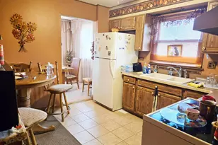 8811 W 92nd St, Hickory Hills, IL 60457 - Photo 6