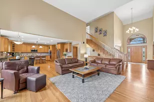 9480 Nicklaus Ln, Crystal Lake, IL 60014 - Photo 6