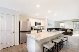 818 Briar Gln Ct, Hampshire, IL 60140 - Photo 2