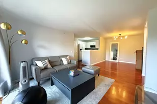 680 Mill Cir, Wheeling, IL 60090 - Photo 4