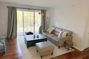 680 Mill Cir, Wheeling, IL 60090 - Photo 2