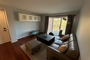 680 Mill Cir, Wheeling, IL 60090 - Photo 2