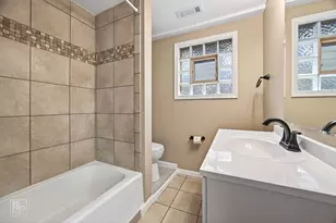 33704 N Oakland Dr, Gages Lake, IL 60030 - Photo 8