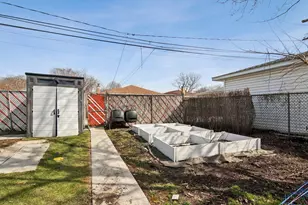 7641 Kilbourn Ave, Skokie, IL 60076 - Photo 32