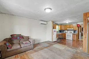 136 E Ohio St, Sibley, IL 61773 - Photo 4