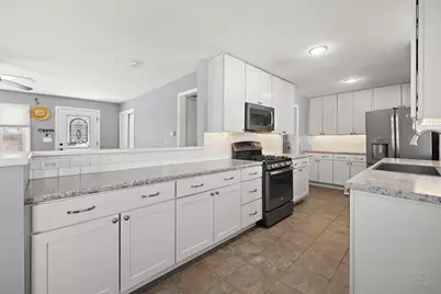 2540 E Bonnie Brook Lane, Waukegan, IL 60087 - Photo 6