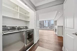 55 E Erie St, Chicago, IL 60611 - Photo 30