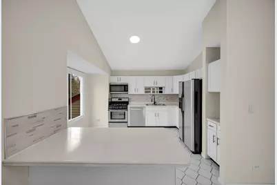 911 Wembley Drive, Island Lake, IL 60042 - Photo 6