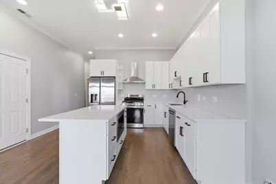 1935 W Belmont Avenue #4, Chicago, IL 60657 - Photo 2