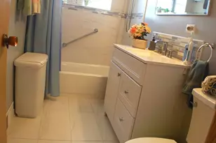 7810 Tripp Ave, Skokie, IL 60076 - Photo 12