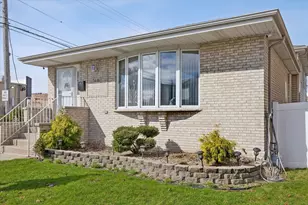 5446 S Rutherford Ave, Chicago, IL 60638 - Photo 2