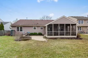 871 Brandt Dr, Lake in the Hills, IL 60156 - Photo 16