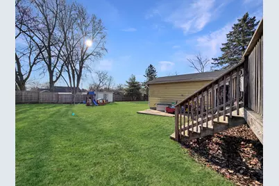 319 N Foley Avenue, Freeport, IL 61032 - Photo 2