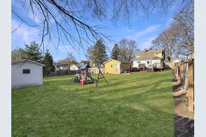 319 N Foley Avenue, Freeport, IL 61032 - Photo 4