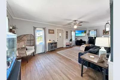 319 N Foley Avenue, Freeport, IL 61032 - Photo 6