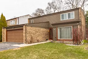 2431 Cobblewood Dr, Northbrook, IL 60062 - Photo 2