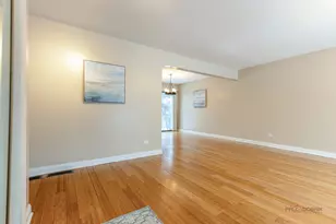 2431 Cobblewood Dr, Northbrook, IL 60062 - Photo 4