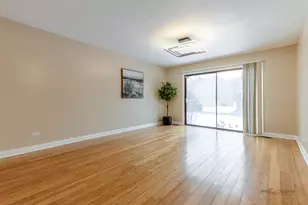 2431 Cobblewood Dr, Northbrook, IL 60062 - Photo 6