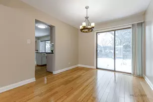 2431 Cobblewood Dr, Northbrook, IL 60062 - Photo 8