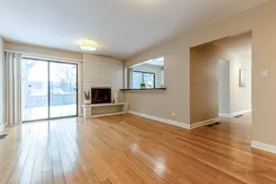 2431 Cobblewood Dr, Northbrook, IL 60062 - Photo 10