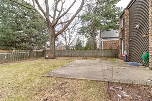 2431 Cobblewood Dr, Northbrook, IL 60062 - Photo 32