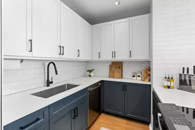 [Address not provided], Chicago, IL 60654 - Photo 4