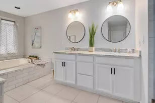 11 Manchester Ln, Elmhurst, IL 60126 - Photo 14