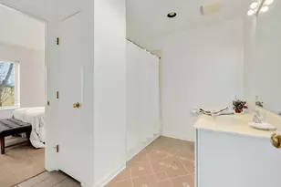 11 Manchester Ln, Elmhurst, IL 60126 - Photo 22