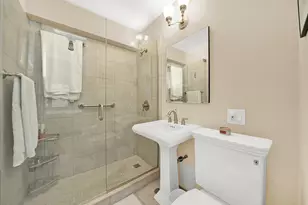247 E Chestnut St, Chicago, IL 60611 - Photo 20