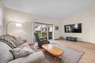 1539 Keystone Ct, Elgin, IL 60120 - Photo 4