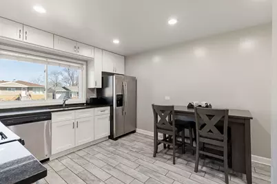 701 W Lake Park Drive, Addison, IL 60101 - Photo 4