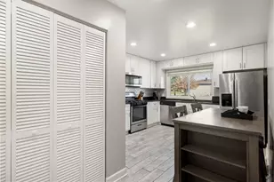 701 W Lake Park Dr, Addison, IL 60101 - Photo 6