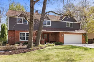 2135 Oak Hill Dr, Lisle, IL 60532 - Photo 2