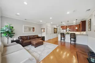 2523 N Southport Ave, Chicago, IL 60614 - Photo 2