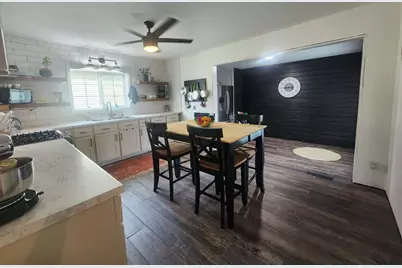 908 N 13th Street, Herrin, IL 62948 - Photo 4