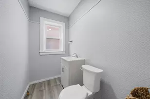 7960 S Phillips Ave, Chicago, IL 60617 - Photo 6