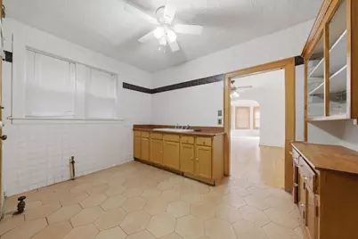 7960 S Phillips Avenue, Chicago, IL 60617 - Photo 2