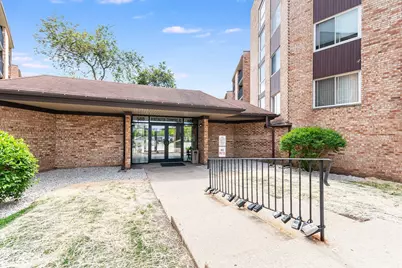 502 W Huntington Commons Road #443, Mount Prospect, IL 60056 - Photo 2