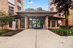 502 W Huntington Commons Rd, Mount Prospect, IL 60056 - Photo 1