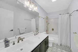 441 N Crooked Lake Ln, Lindenhurst, IL 60046 - Photo 16